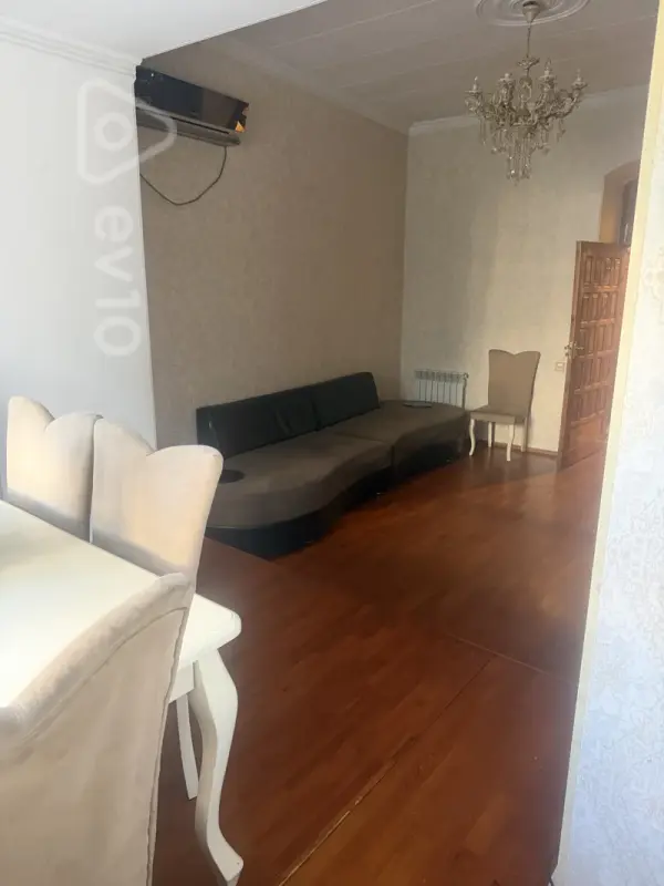 Satılır 3 otaqlı köhnə tikili 70 m²