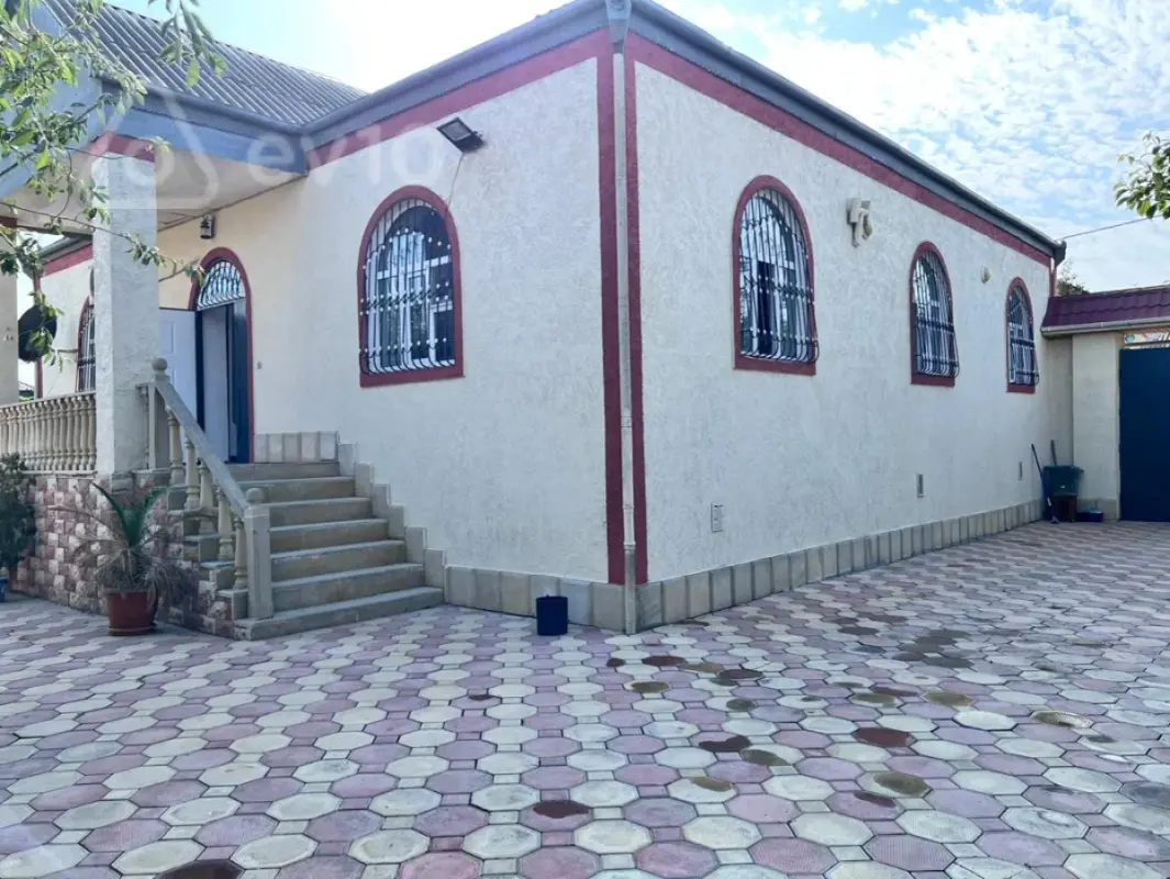 Satılır 4 otaqlı həyət evi 150 m²