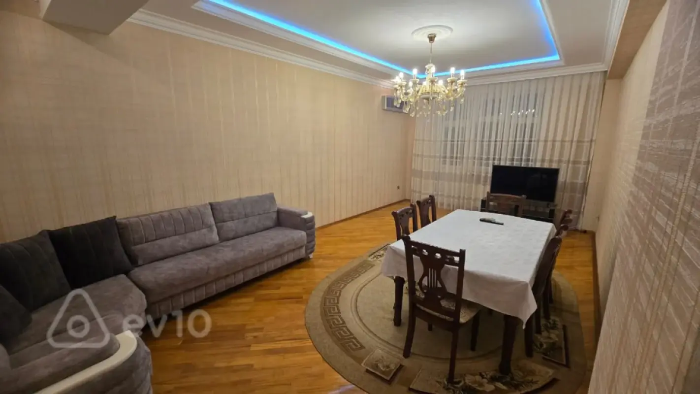 Kirayə verilir 3 otaqlı yeni tikili 150 m²