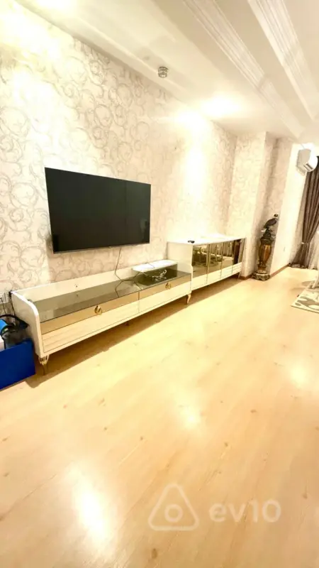 Kirayə verilir 3 otaqlı yeni tikili 190 m²