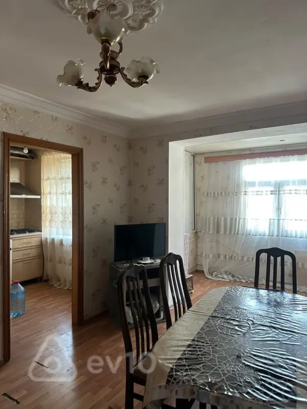 Kirayə verilir 2 otaqlı köhnə tikili 65 m²