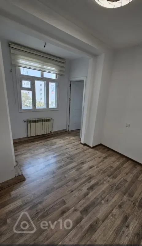 Satılır 2 otaqlı köhnə tikili 45 m²