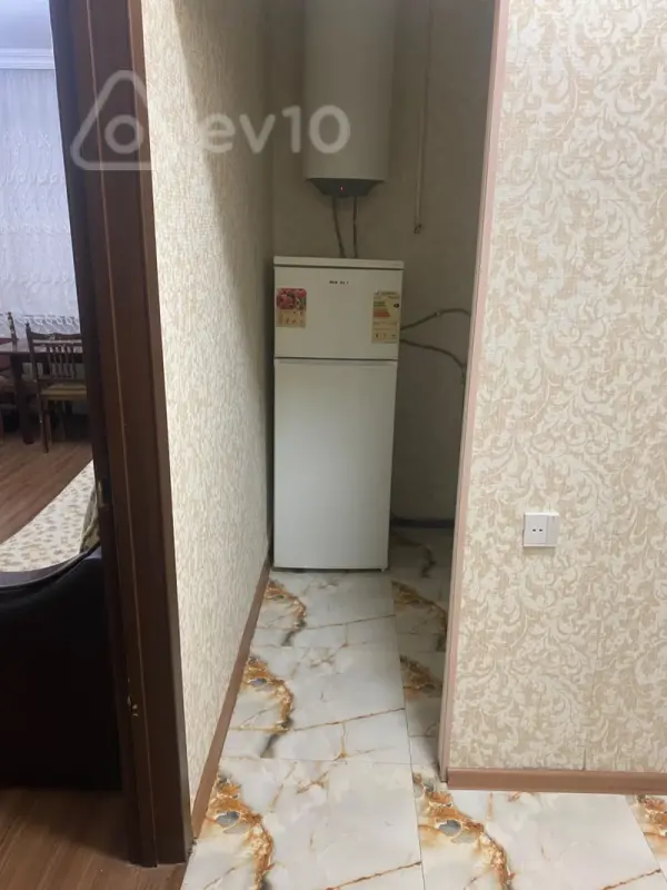 Kirayə verilir 2 otaqlı köhnə tikili 86 m²