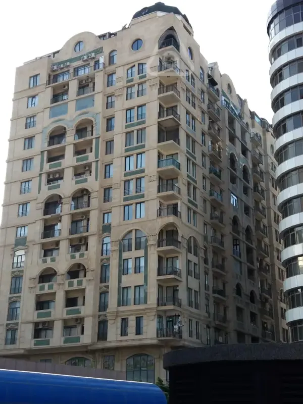 Satılır 3 otaqlı yeni tikili 137 m²