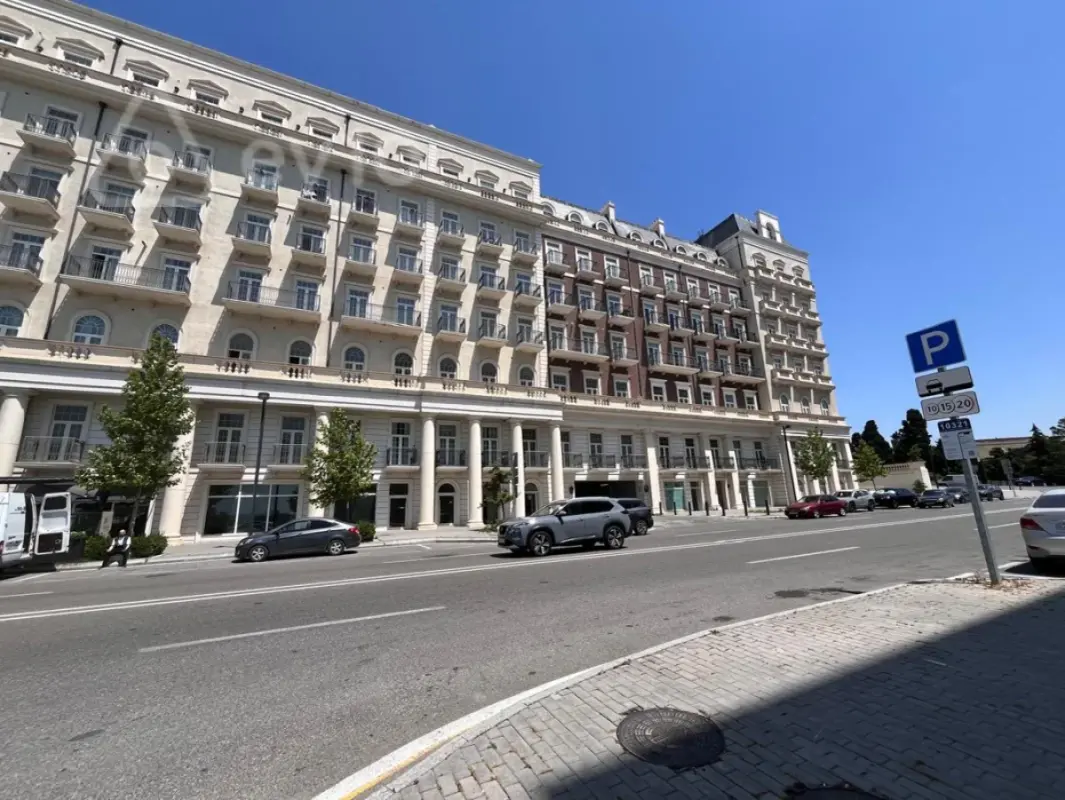 Satılır 3 otaqlı yeni tikili 135.7 m²