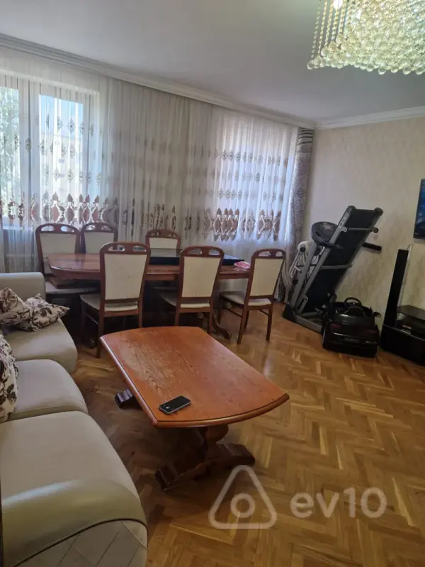 Satılır 4 otaqlı köhnə tikili 95 m²
