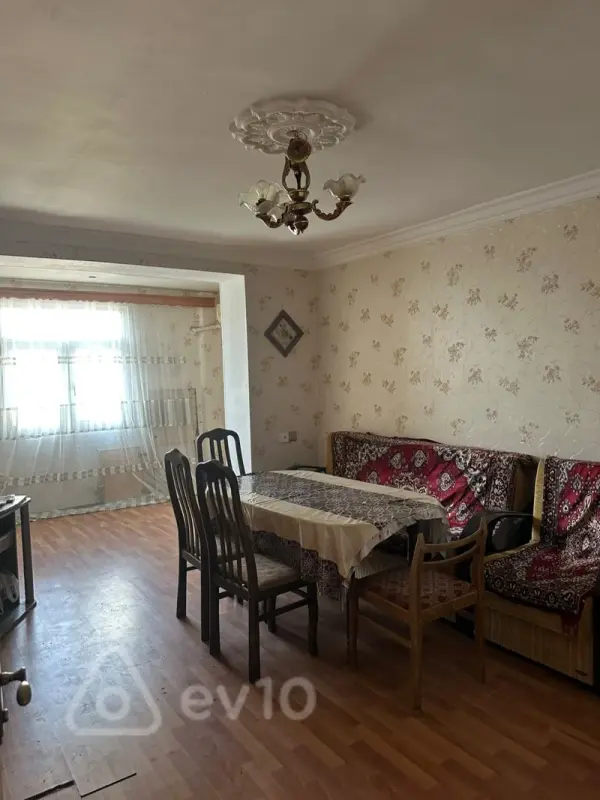 Kirayə verilir 3 otaqlı köhnə tikili 60 m²