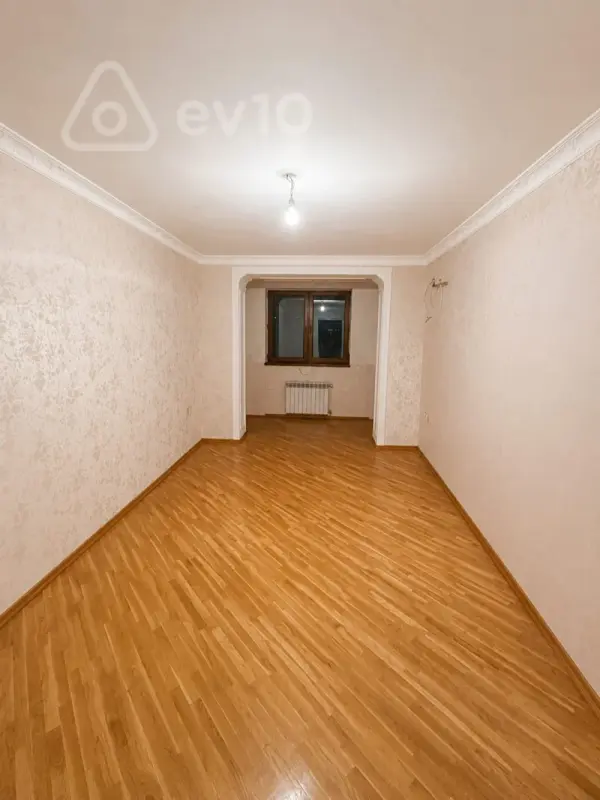 Satılır 4 otaqlı köhnə tikili 85 m²