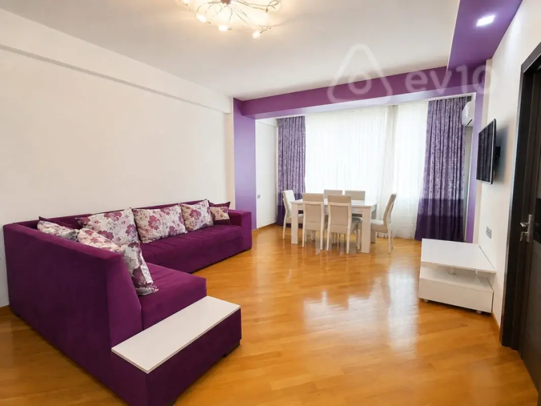 Kirayə verilir 2 otaqlı yeni tikili 75 m²