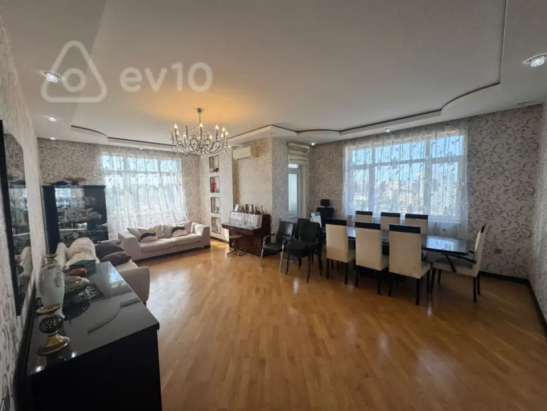 Satılır 3 otaqlı yeni tikili 130 m²