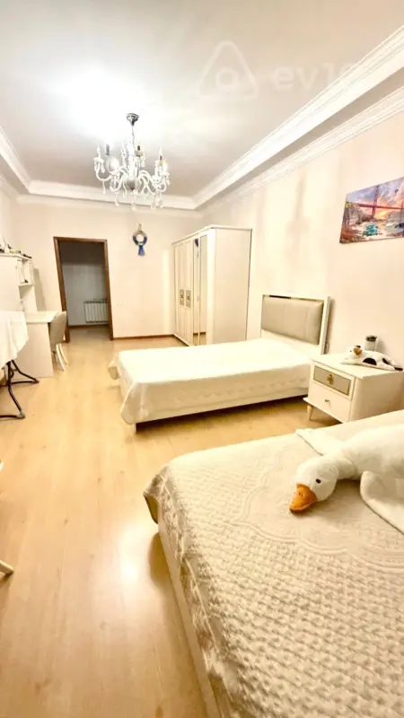 Kirayə verilir 3 otaqlı yeni tikili 185 m²