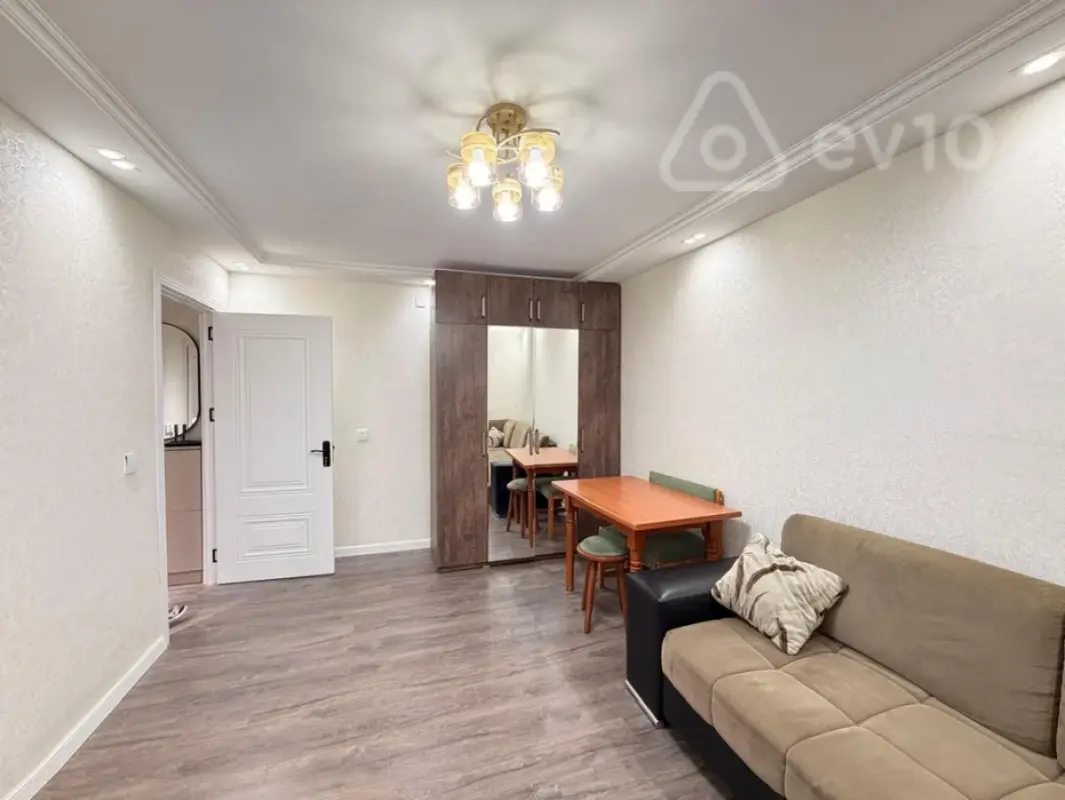 Kirayə verilir 1 otaqlı köhnə tikili 45 m²