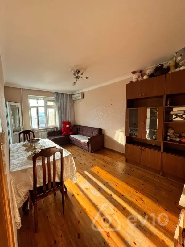 Kirayə verilir 3 otaqlı köhnə tikili 110 m²
