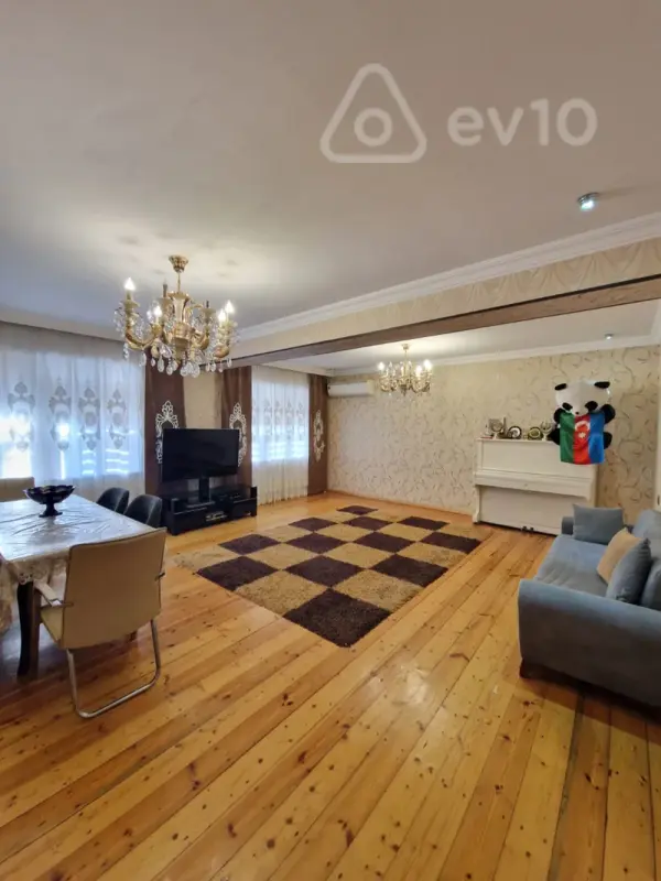 Satılır 4 otaqlı köhnə tikili 100 m²