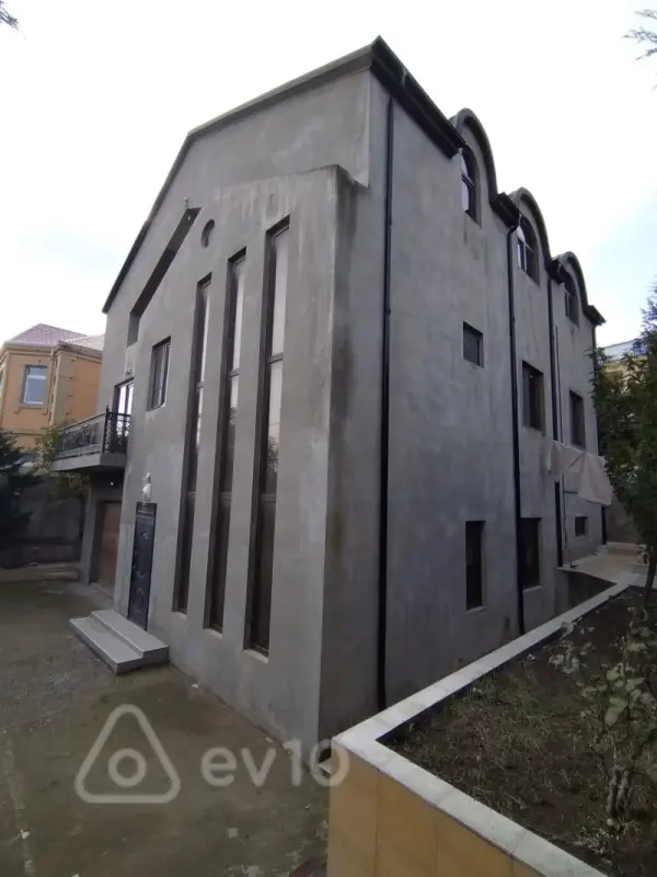 Satılır 9 otaqlı həyət evi 420 m²