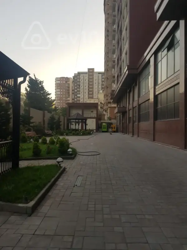 Satılır 3 otaqlı yeni tikili 150 m²
