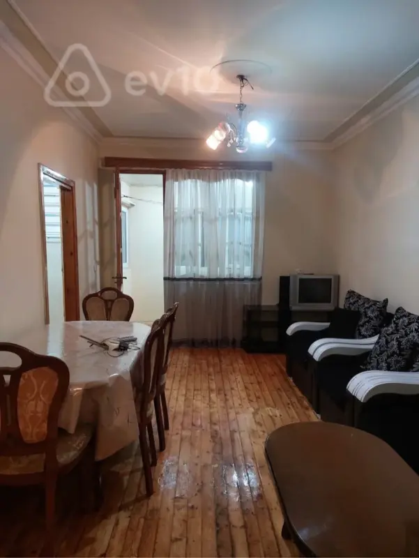Kirayə verilir 2 otaqlı köhnə tikili 60 m²