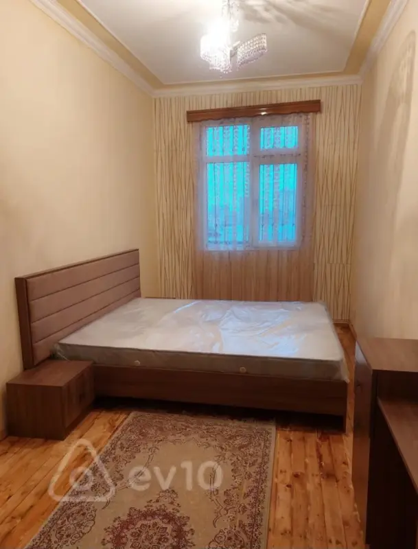 Kirayə verilir 2 otaqlı köhnə tikili 60 m²
