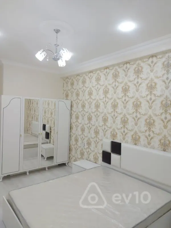 Kirayə verilir 2 otaqlı yeni tikili 72 m²