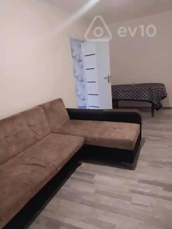 Kirayə verilir 3 otaqlı köhnə tikili 60 m²