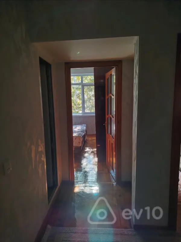 Kirayə verilir 2 otaqlı köhnə tikili 60 m²