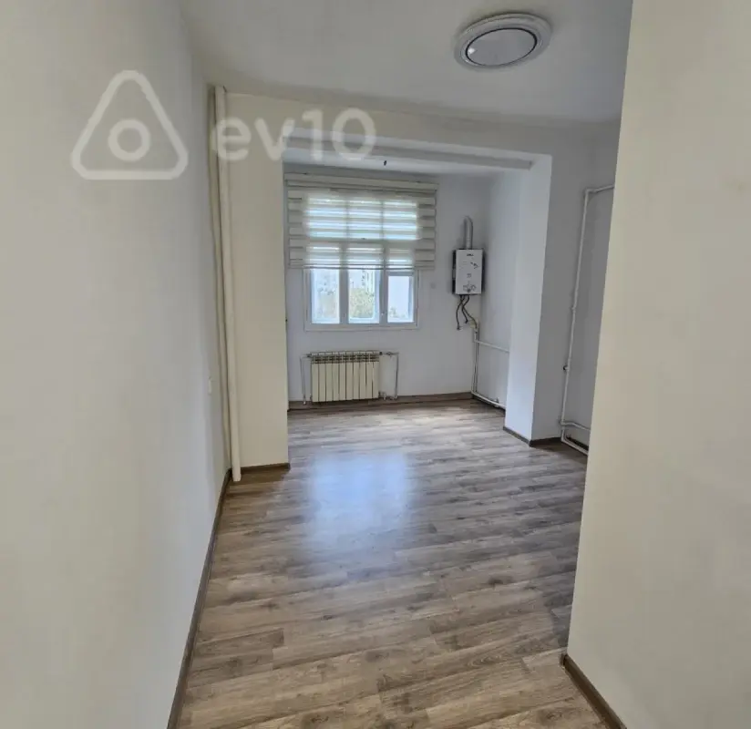 Satılır 2 otaqlı köhnə tikili 40 m²