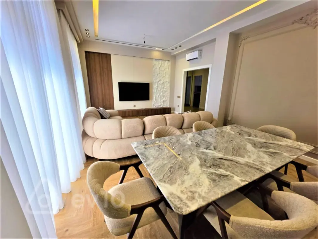 Kirayə verilir 3 otaqlı yeni tikili 120 m²