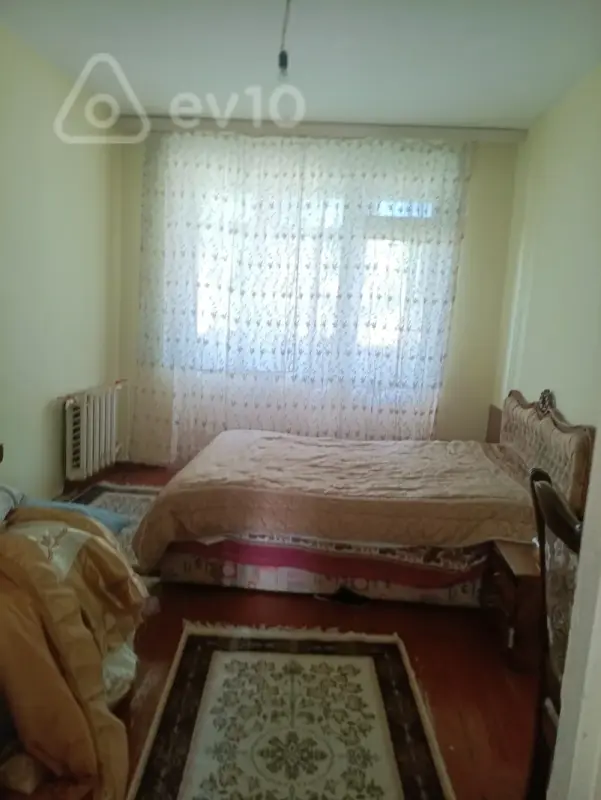 Satılır 3 otaqlı köhnə tikili 80 m²