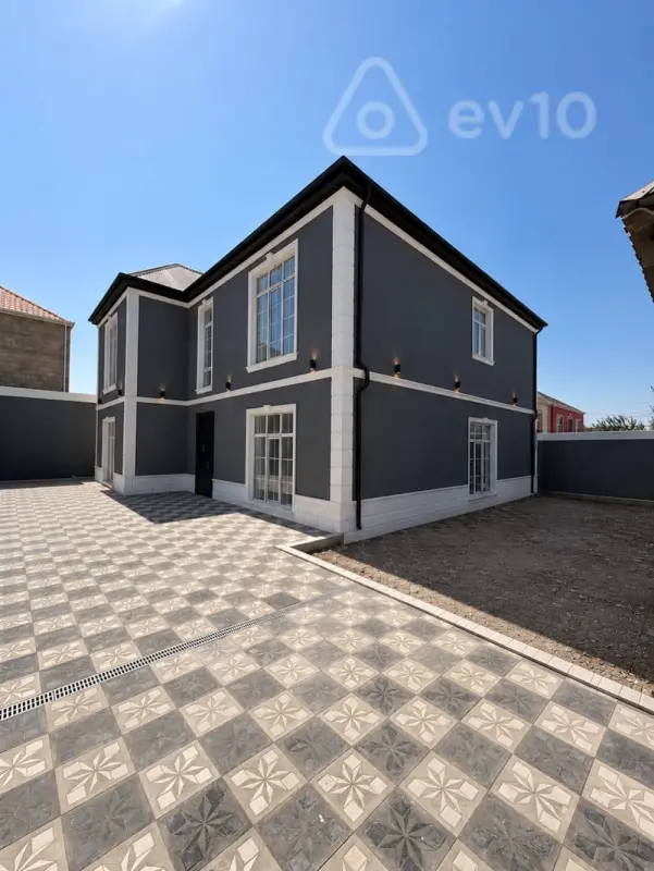 Satılır 8 otaqlı həyət evi 300 m²