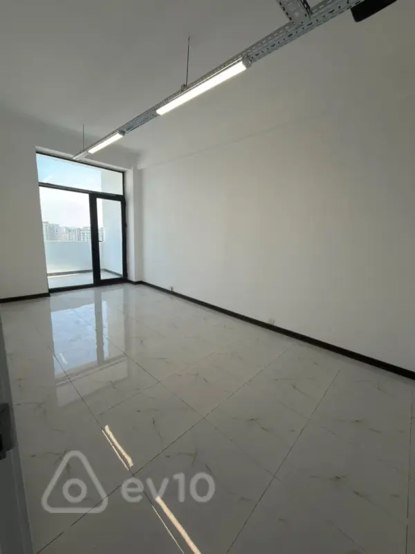 Kirayə verilir 4 otaqlı ofis 134 m²