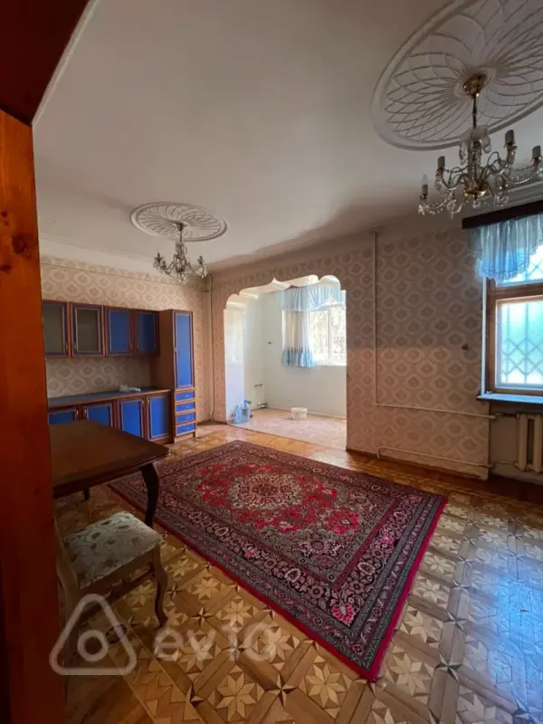 Kirayə verilir 4 otaqlı köhnə tikili 100 m²