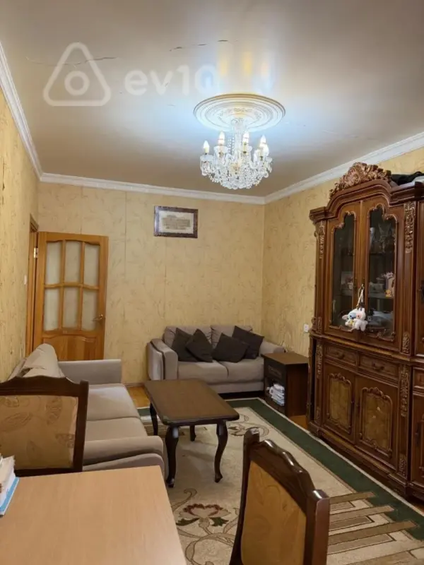 Satılır 2 otaqlı köhnə tikili 65 m²