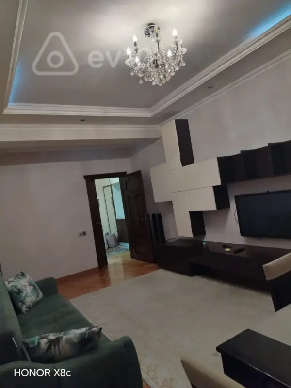 Kirayə verilir 2 otaqlı yeni tikili 78 m²