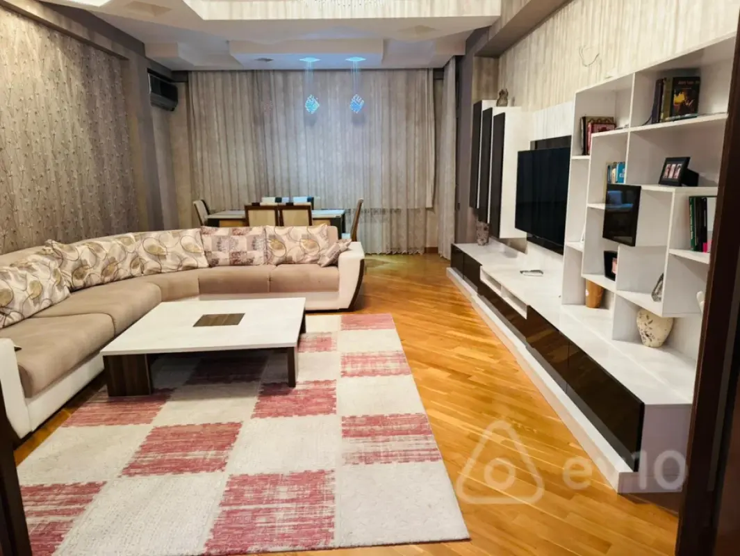 Kirayə verilir 3 otaqlı yeni tikili 140 m²