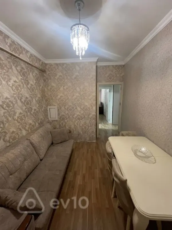 Kirayə verilir 2 otaqlı köhnə tikili 50 m²