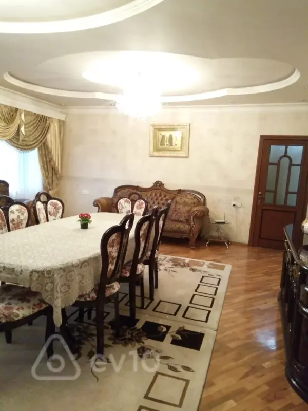 Satılır 5 otaqlı köhnə tikili 120 m²