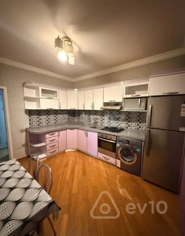 Kirayə verilir 2 otaqlı yeni tikili 75 m²