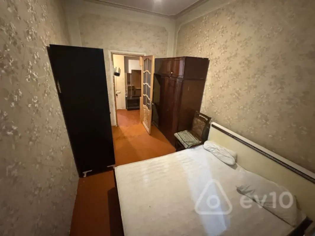 Kirayə verilir 4 otaqlı köhnə tikili 90 m²