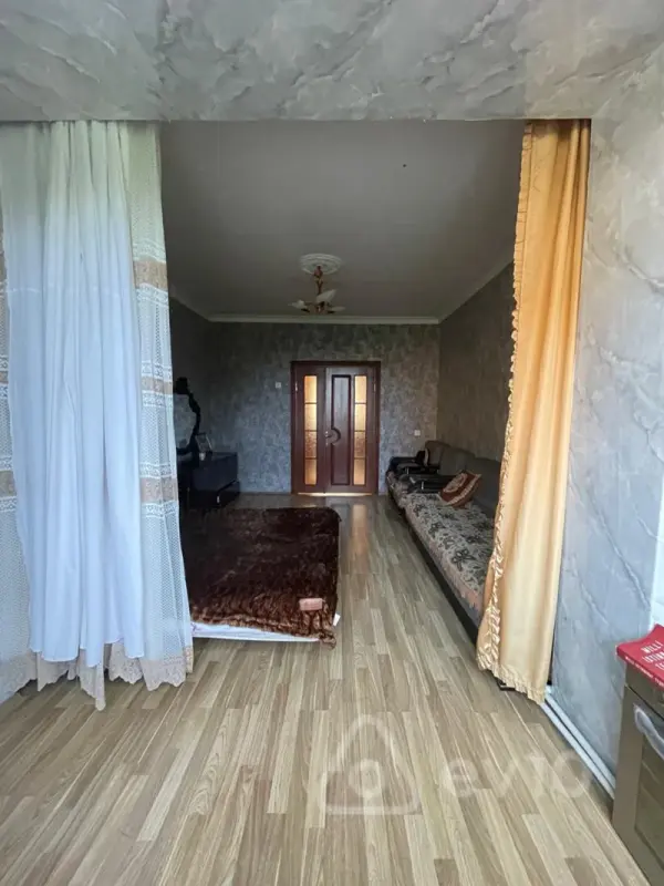 Satılır 4 otaqlı köhnə tikili 100 m²
