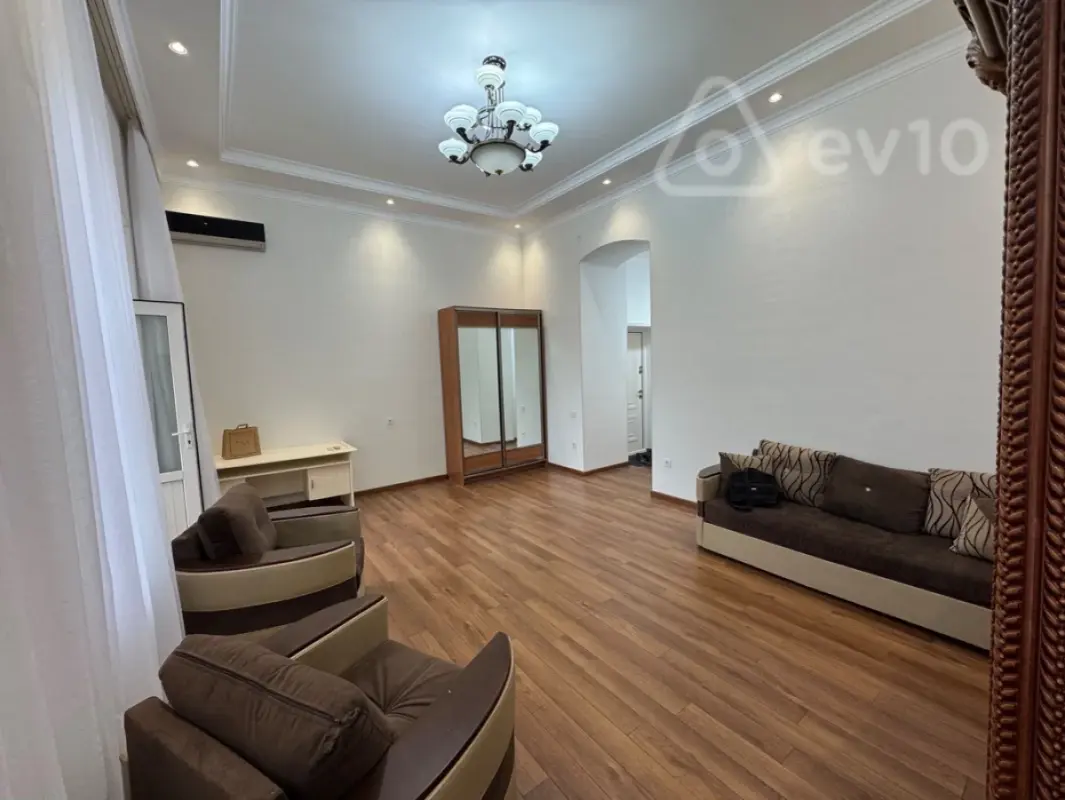 Kirayə verilir 3 otaqlı köhnə tikili 100 m²