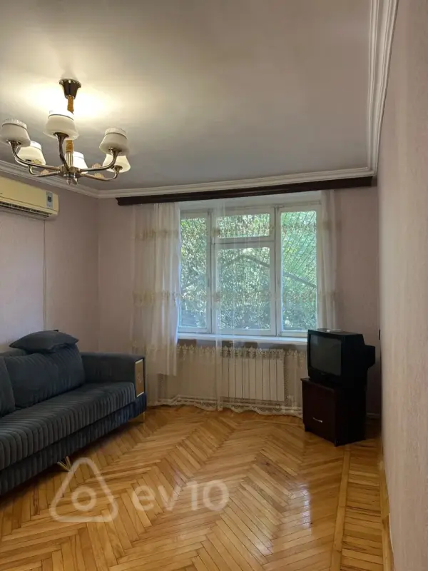 Kirayə verilir 2 otaqlı köhnə tikili 60 m²
