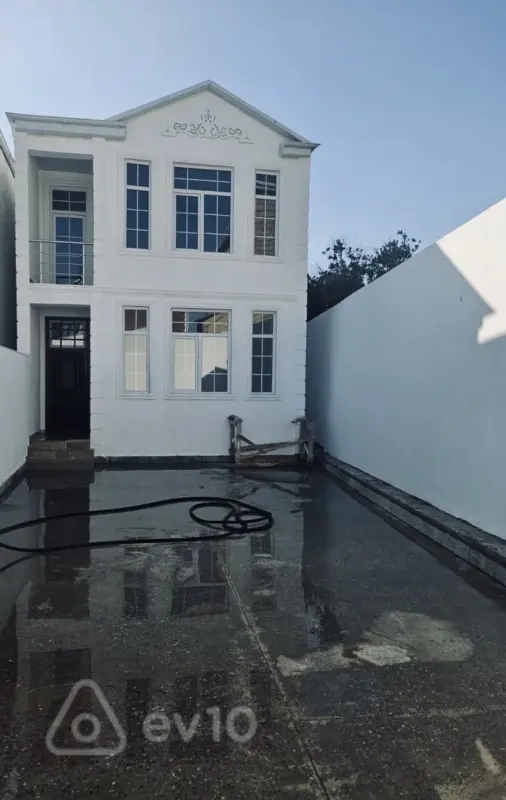 Satılır 4 otaqlı həyət evi 145 m²