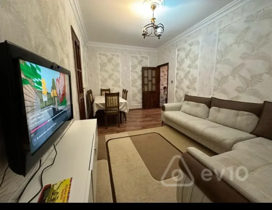 Satılır 2 otaqlı köhnə tikili 65 m²
