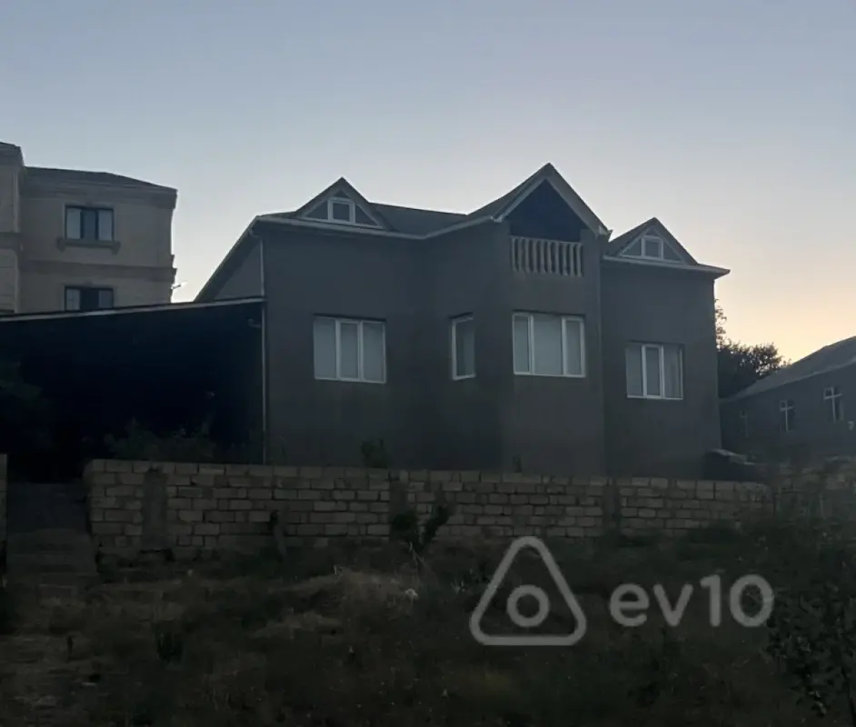 Satılır 4 otaqlı həyət evi 156 m²