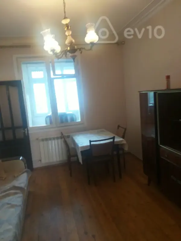 Kirayə verilir 2 otaqlı köhnə tikili 50 m²