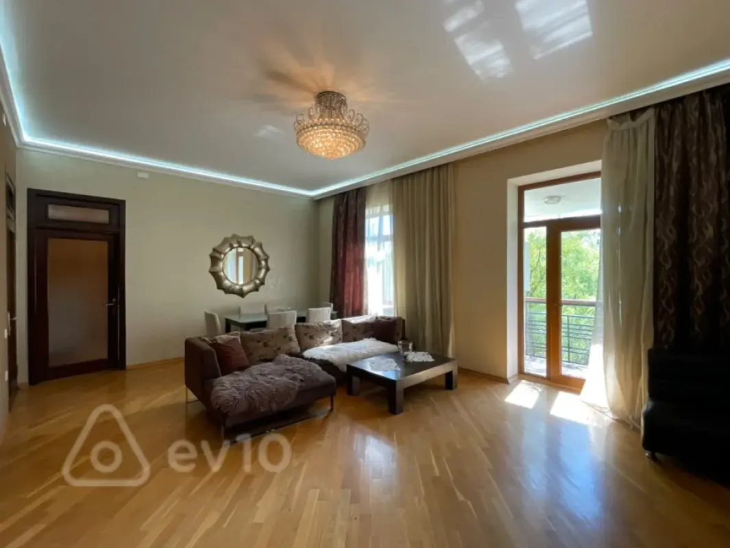 Satılır 3 otaqlı köhnə tikili 100 m²
