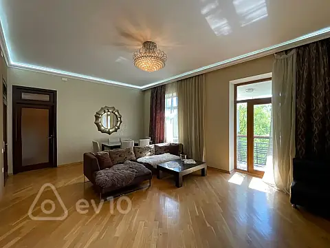 Satılır 3 otaqlı köhnə tikili 100 m² — Bakı, Səbail 3 otaq 100.00 m²