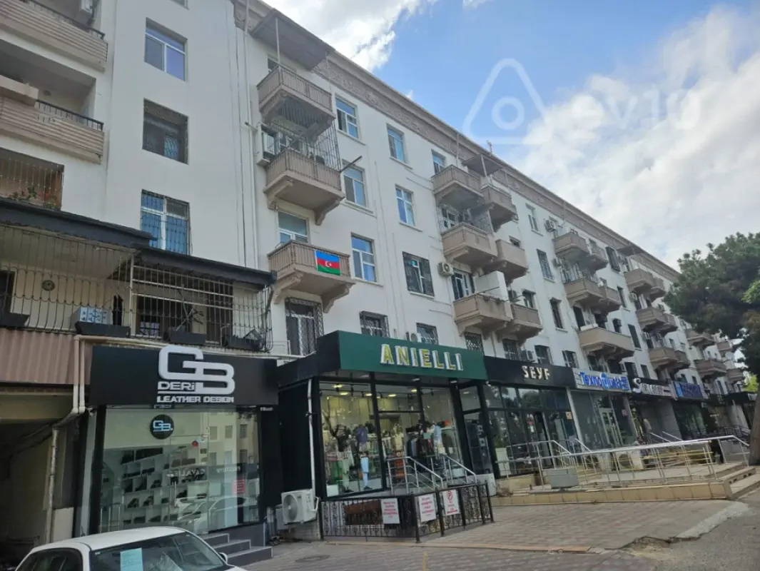 Kirayə verilir 3 otaqlı köhnə tikili 130 m²
