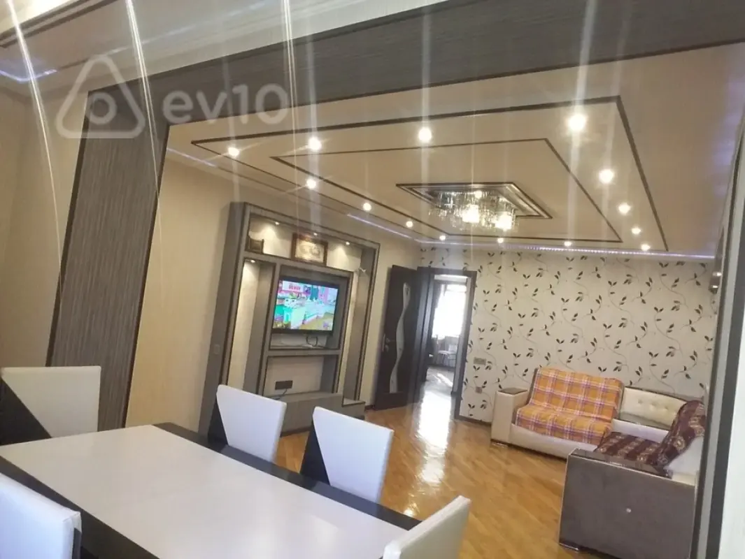 Kirayə verilir 3 otaqlı köhnə tikili 80 m²