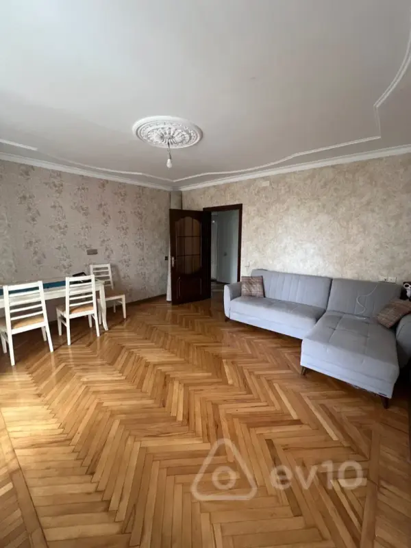 Kirayə verilir 3 otaqlı köhnə tikili 70 m²